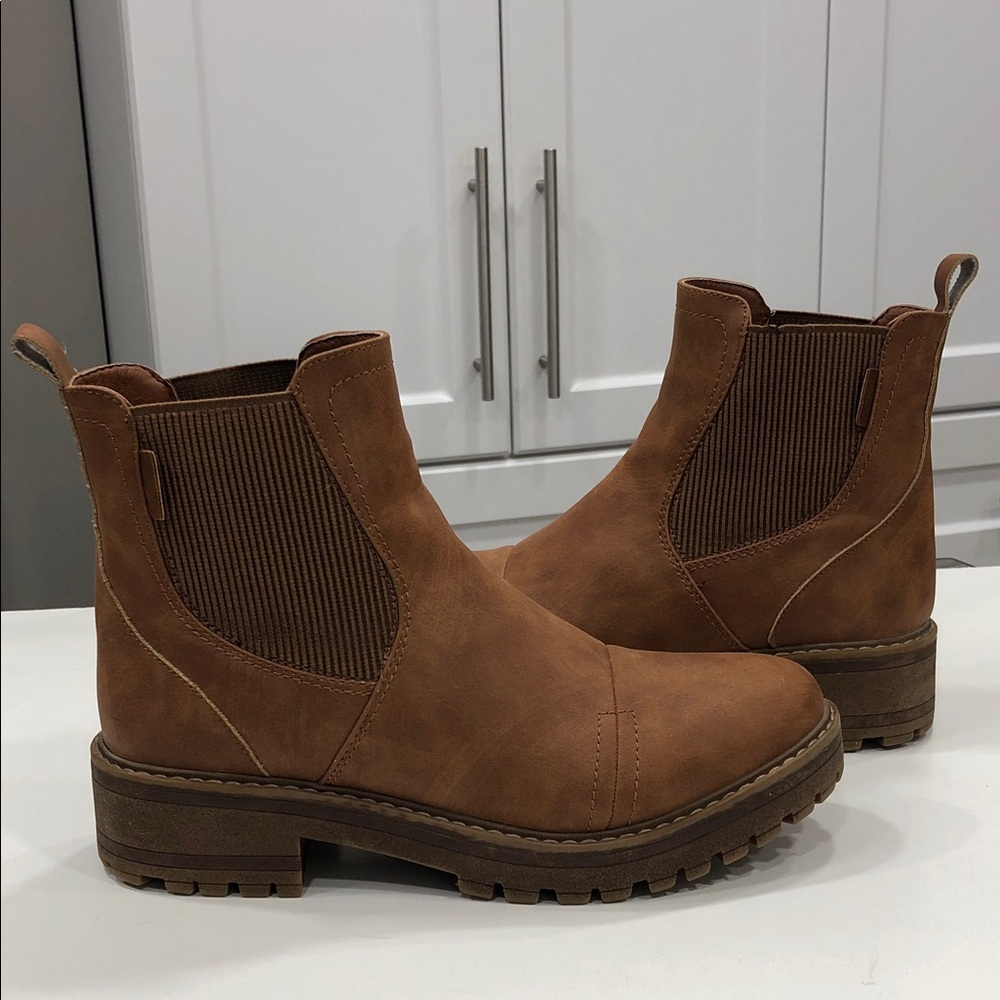 Alberto Chelsea Boots – EU 39 (Approx. Women’s US/CA 8)